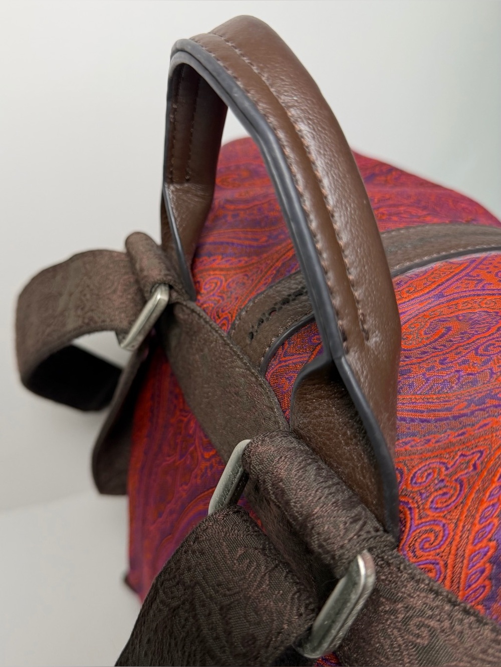 Robert Graham Stellen Rucksack Paisley Red Purple Silk + Brown Leather, Backpack - Picture 4 of 16